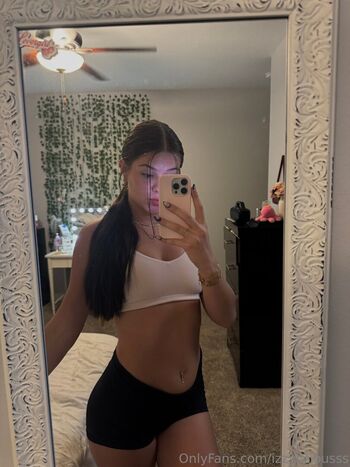 izzyliciousss