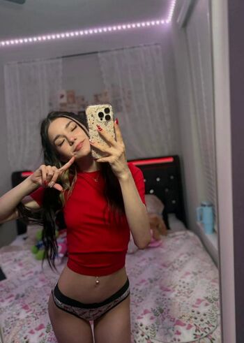 Full leaked Izzyuwuu private photo