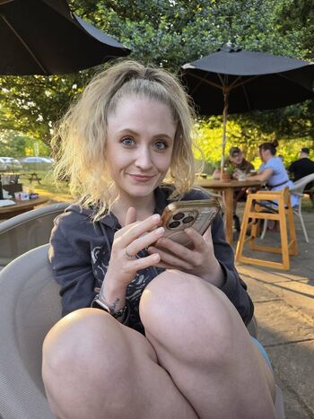 Full leaked Janet devlin private photo