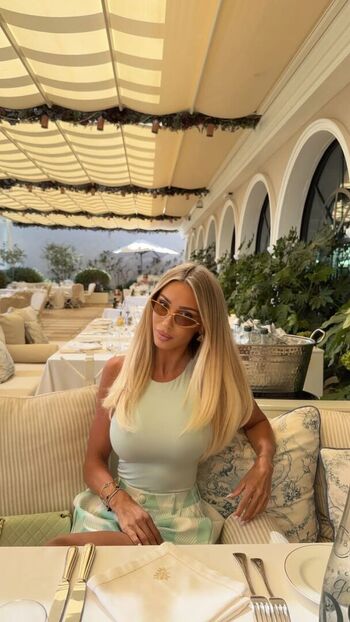 Full leaked Janine wiggert page private photo