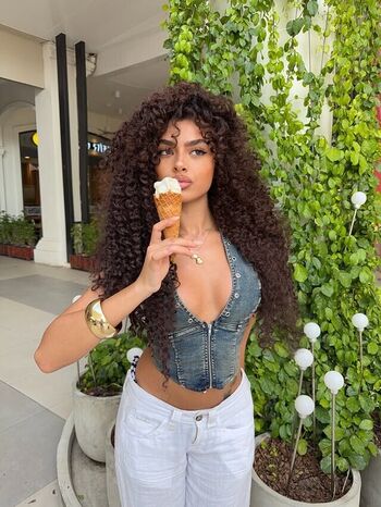 Leaked Itsmollyyyrose again/ private photo viral onlyfans