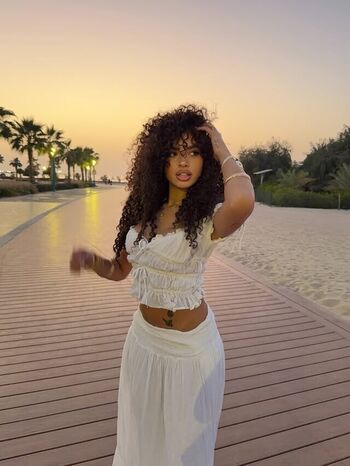 Leaked Leogurlll/ private photo viral onlyfans