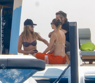 Full leaked Jennifer aniston page private photo