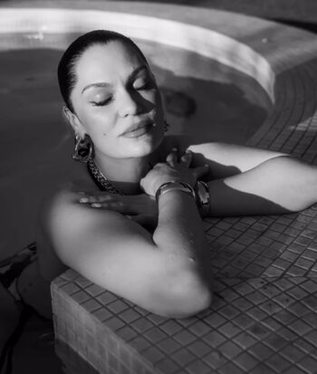 Full leaked Jessie j private photo