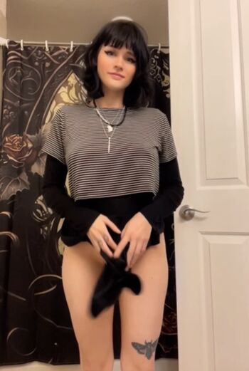 Leaked Eden west/ private photo viral onlyfans