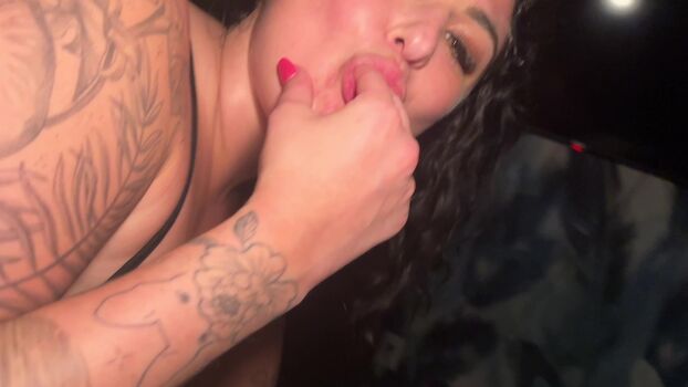 Full leaked Josiejaxxon hotwife private photo