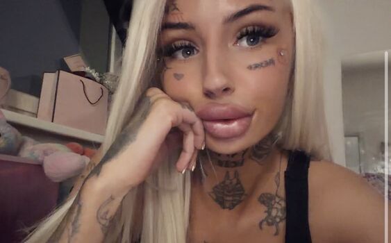 Full leaked Juicy lips private photo