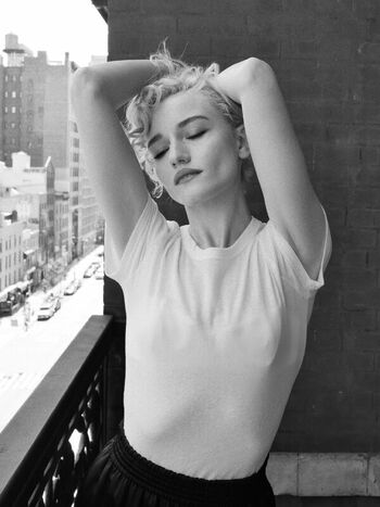 Full leaked Julia garner private photo