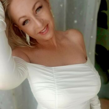 Full leaked Julia sonnet private photo