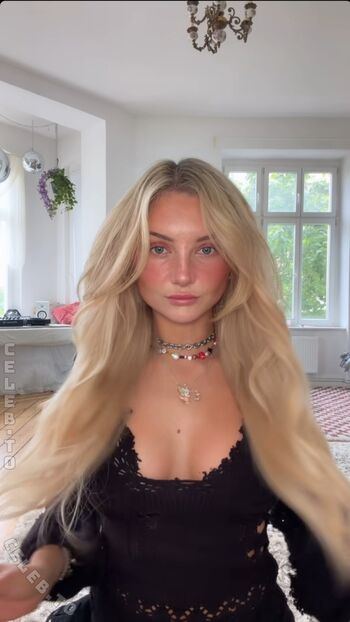 Full leaked Julia wulf page private photo