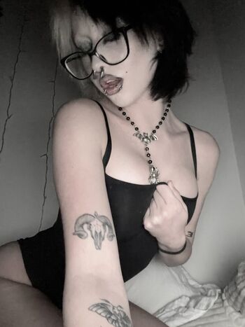 Full leaked Juliesanerr private photo