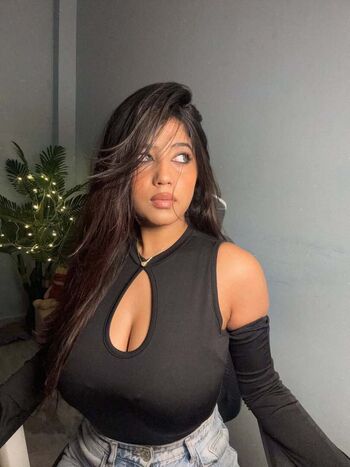 Full leaked Justbeingkayra page private photo