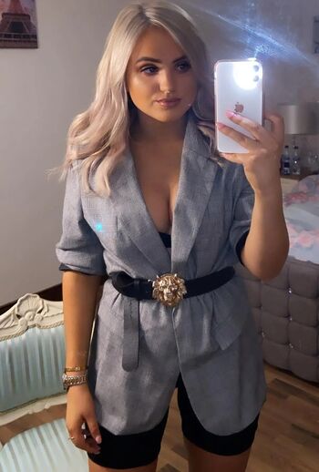 Full leaked Kaceymusgraves page private photo