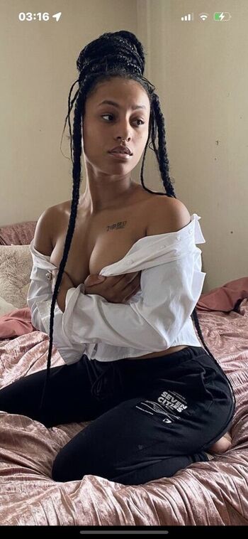 Full leaked Kadabaylor private photo