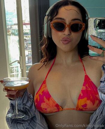 Leaked Kenzieekisses/ private photo viral onlyfans