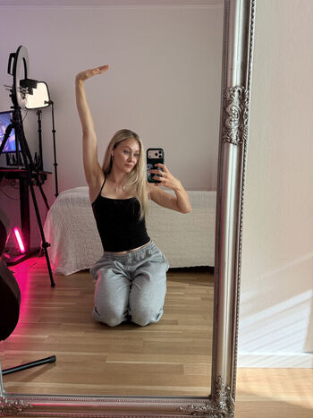 Full leaked Kandyland private photo