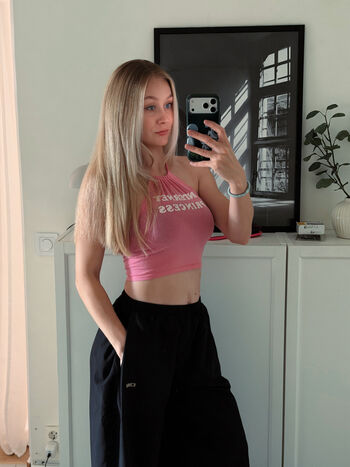 Full leaked Kandyland private photo