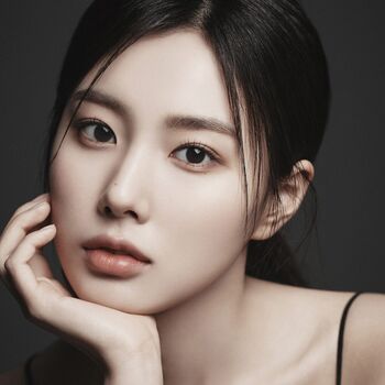 Kang Hyewon