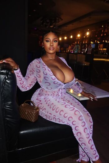 Full leaked Karachika private photo