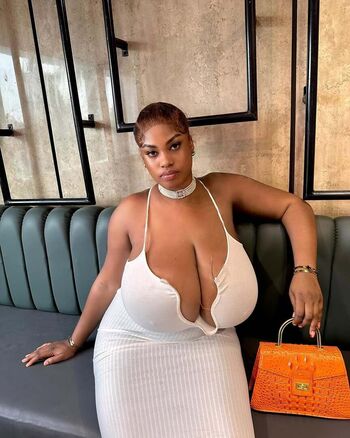 Full leaked Karachika private photo