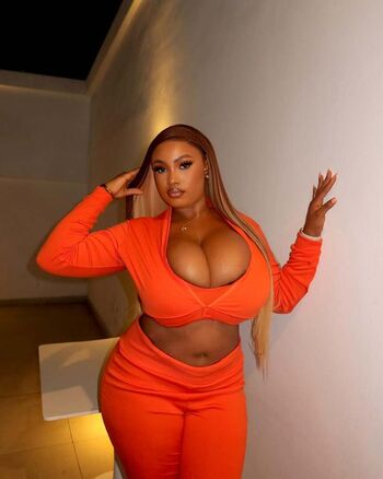 Full leaked Karachika private photo