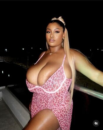 Full leaked Karachika private photo