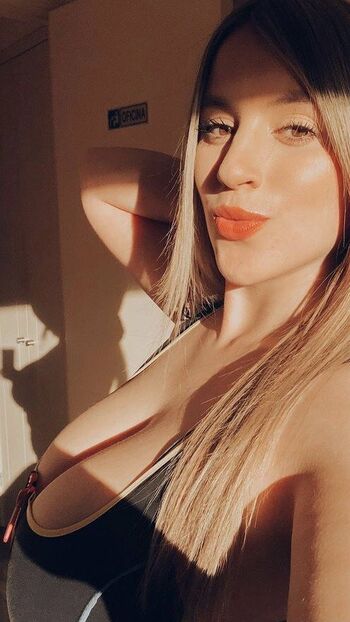 Full leaked Karlavargasb private photo