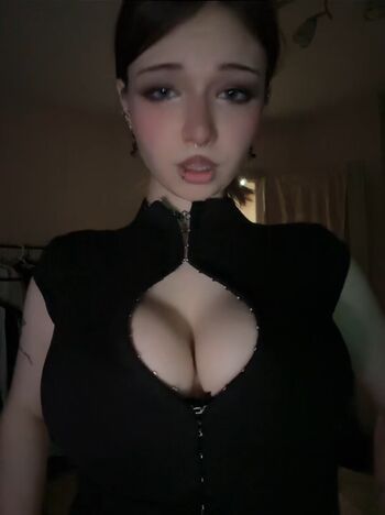 Full leaked Karlychaa private photo