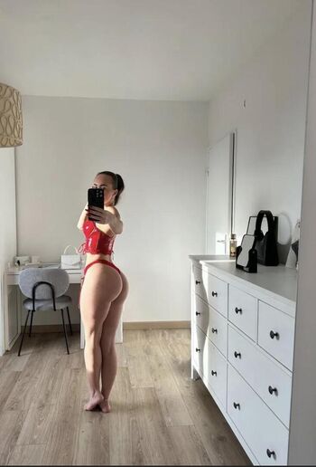 Full leaked Karo kelebek private photo