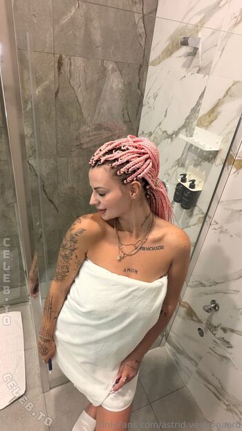 Full leaked Karolinka ofi private photo
