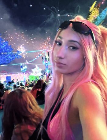 Full leaked Karolyn page private photo