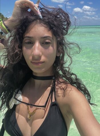 Full leaked Karolyn page private photo