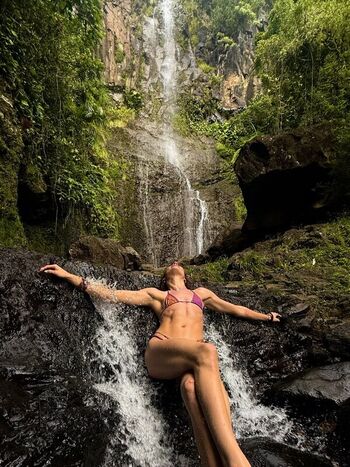 Full leaked Karrrlie private photo