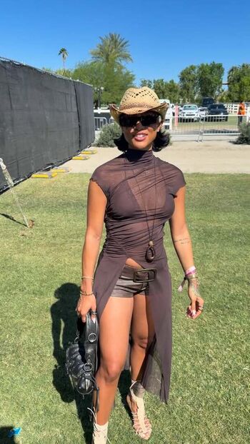 Full leaked Karrueche private photo