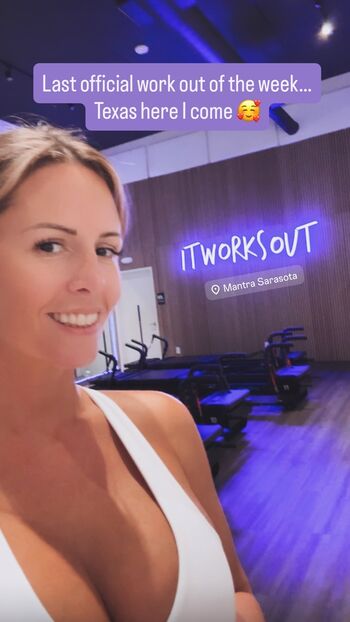 Full leaked Katiemarieliving private photo