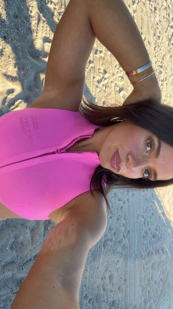 Kayla Manousselis / kaylamanousselis