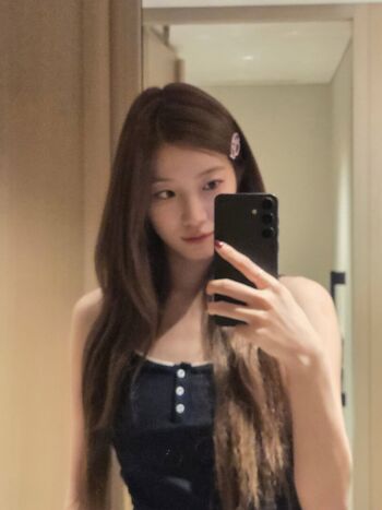 Kazuha Nakamura 中村 一葉