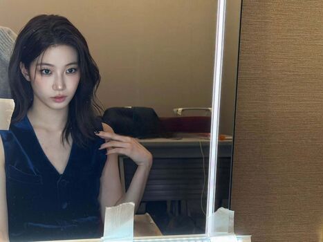 Kazuha Nakamura 中村 一葉 | LESSERAFIM