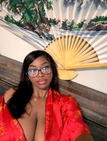 Full leaked Kcurieuse private photo