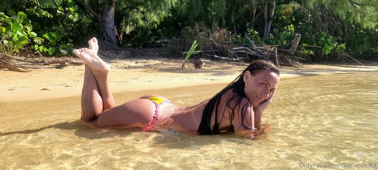 Full leaked Kellie delka private photo