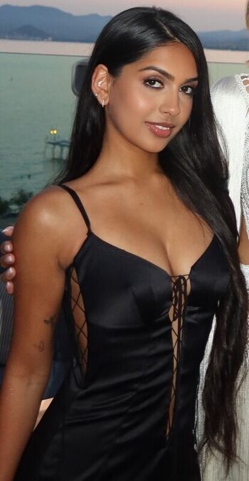 Full leaked Kelliexny private photo