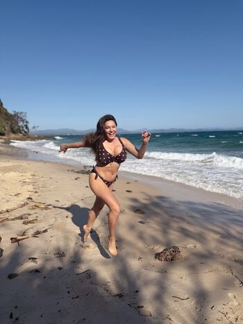 Full leaked Kelly brook page private photo