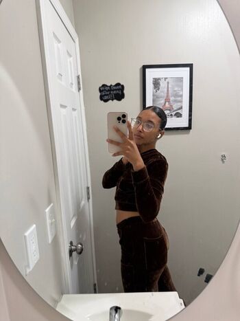 Full leaked Kellywelly private photo