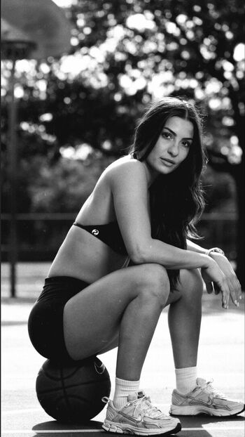 Full leaked Kendal grey private photo