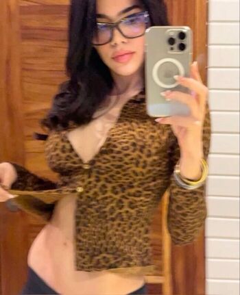 Full leaked Kenia os page private photo