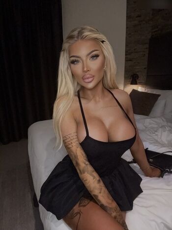 Full leaked Kennt sie jemand private photo