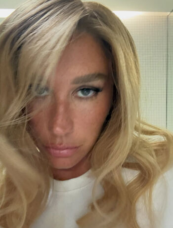 Full leaked Kesha page private photo
