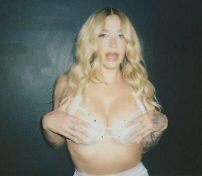Full leaked Kesha private photo