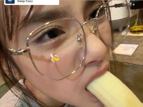 Full leaked Khun uu private photo