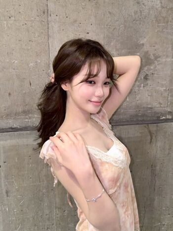 Full leaked Kim chaewon private photo